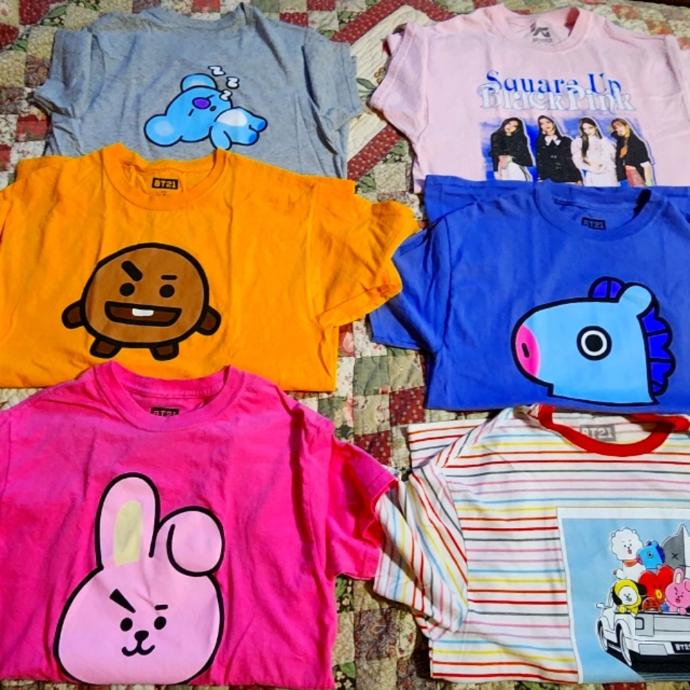 Lot's Of BTS Shirt 👕 Size SM